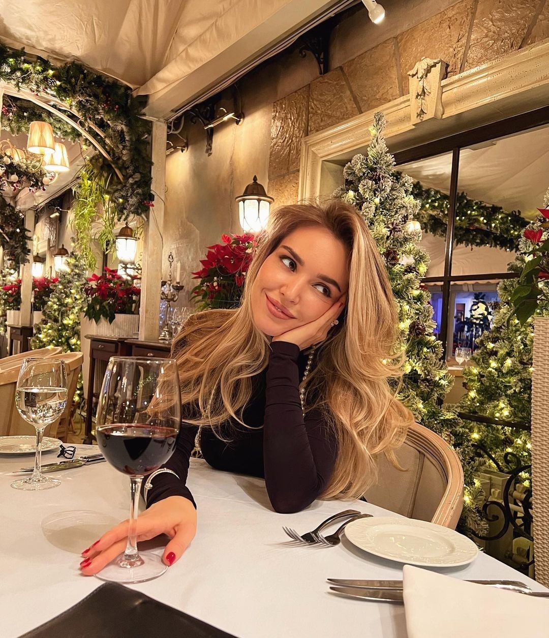 Sitting Across The Table NN mh — 17