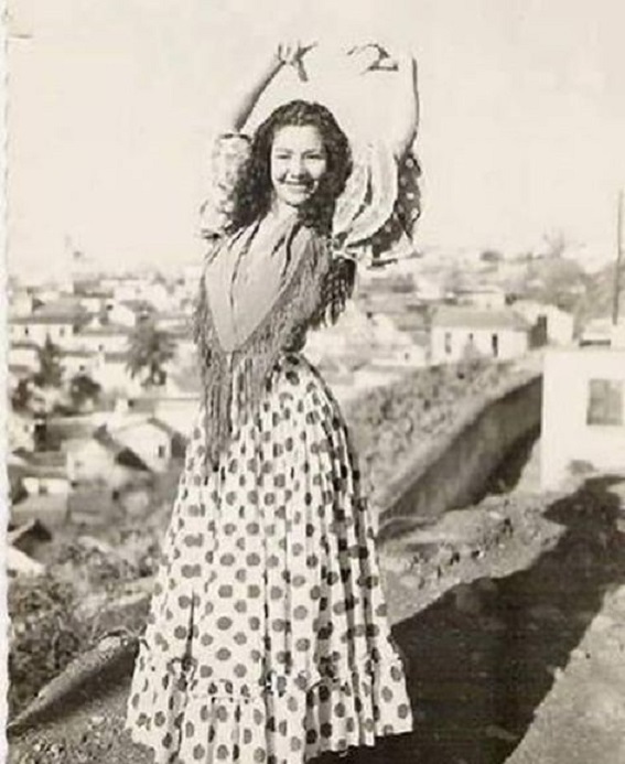 Vintage Gypsy Dancers — 35