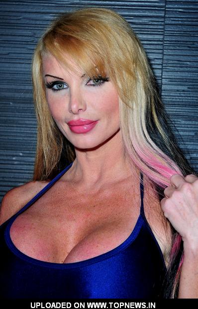 Sexy Moms, Cougars &amp;amp; MILFS — 12