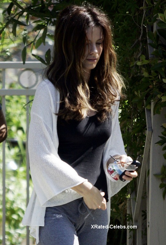 Kate Beckinsale — 32