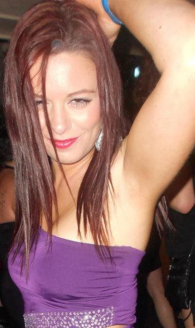 British UK girls showing sexy shaven armpits — 21